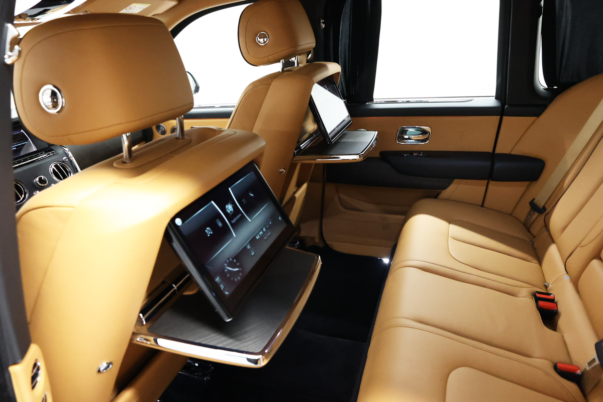 Rolls_Royce_white_interior